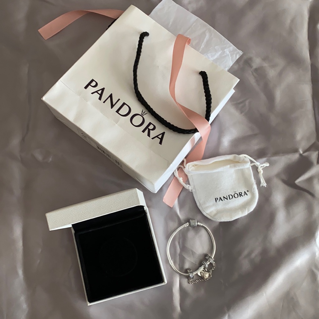 Pandora Bracelet With Charm And Safety Size 7.1 In.